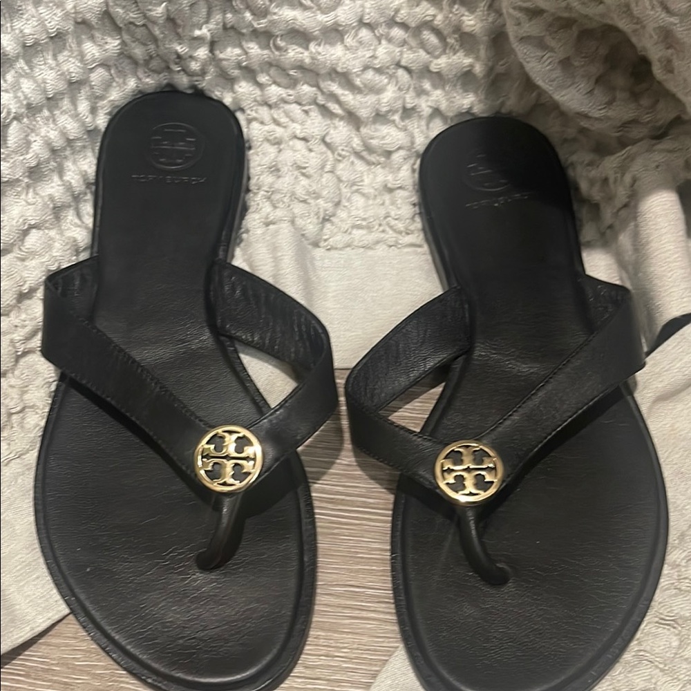 Tory Burch Benton slip on flat thong sandals size 8 no scratches or flaws